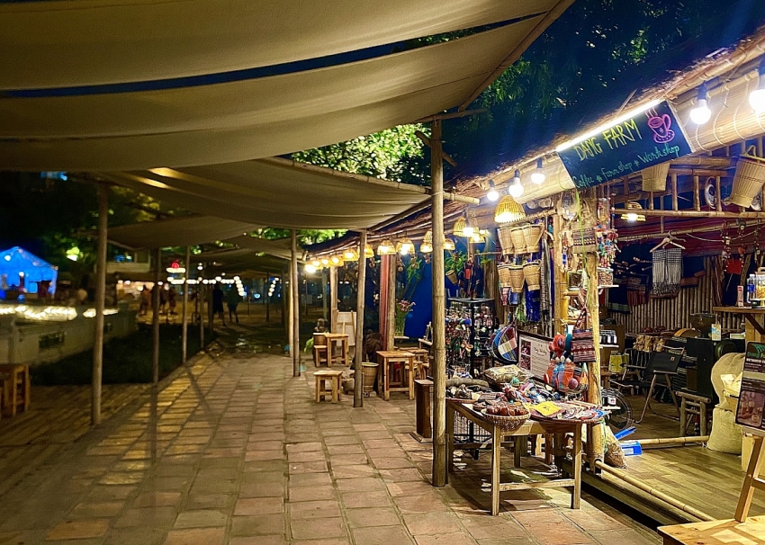 “Vườn ánh sáng” thắp bừng Văn Miếu: Kích hoạt không gian sáng tạo giữa lòng di sản