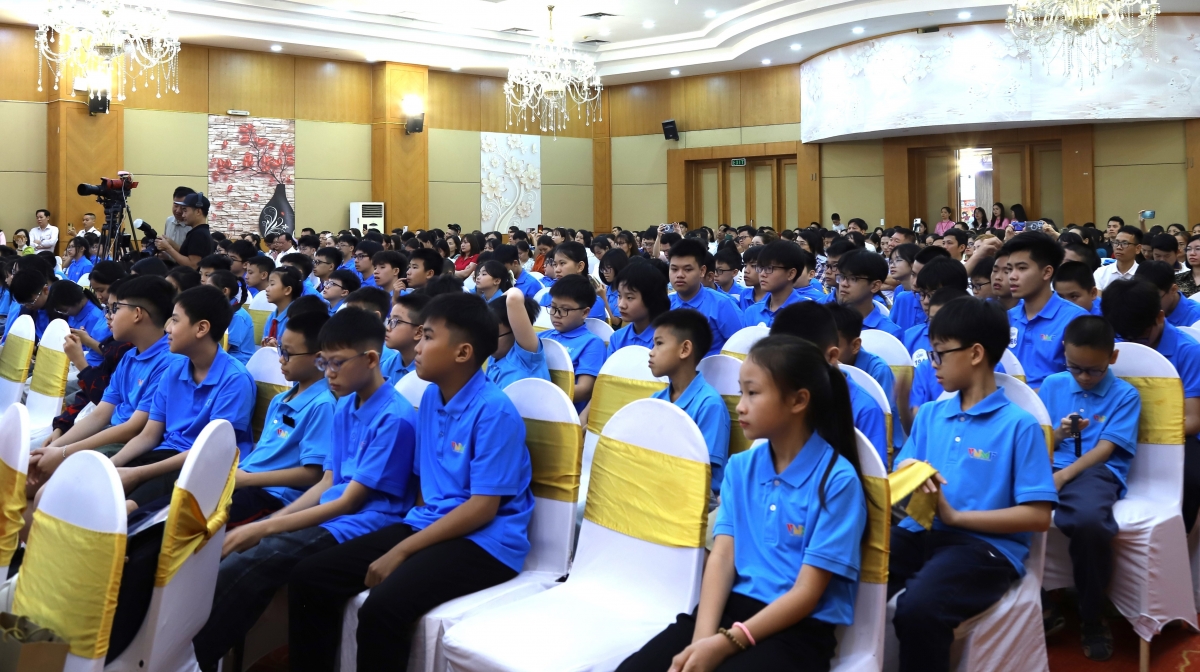 VNMF vinh danh 189 học sinh xuất sắc nhất mùa 1