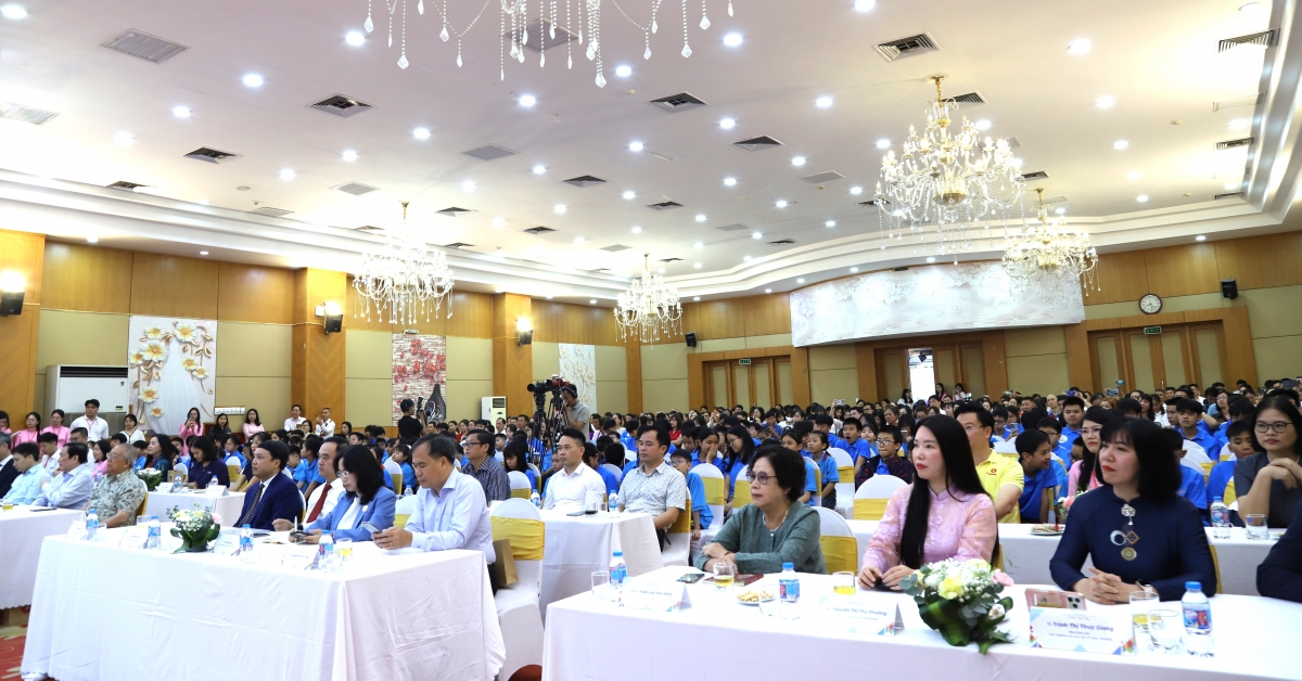 VNMF vinh danh 189 học sinh xuất sắc nhất mùa 1