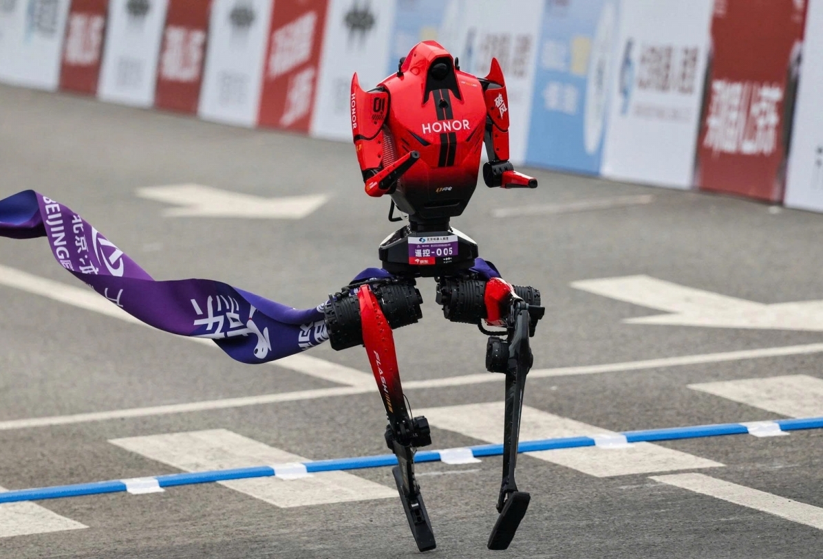 Robot hình người đạt thành tích nhanh hơn kỷ lục thế giới cuộc thi chạy marathon