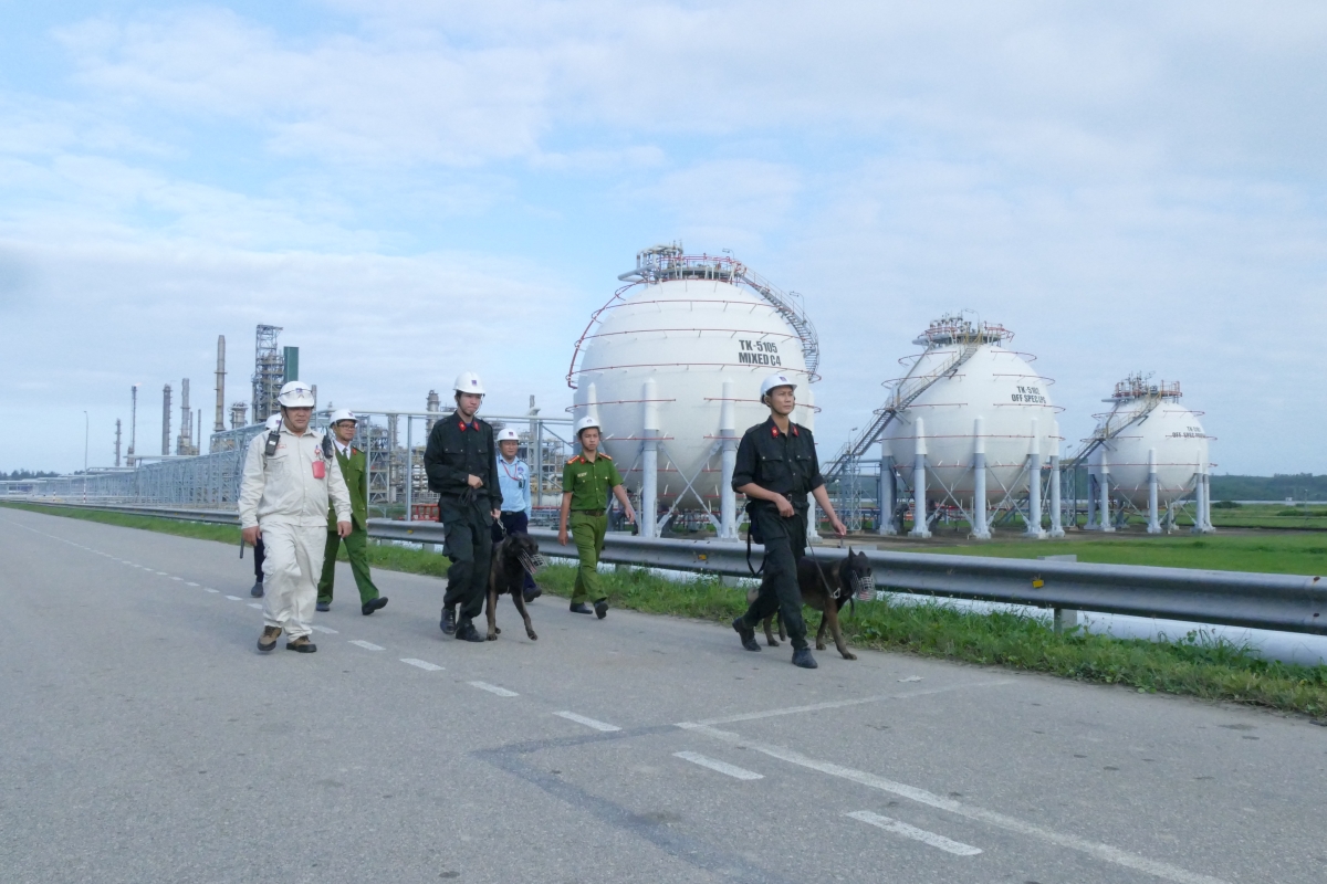 Tuần tra đảm bảo an ninh cho NMLD Dung Quất