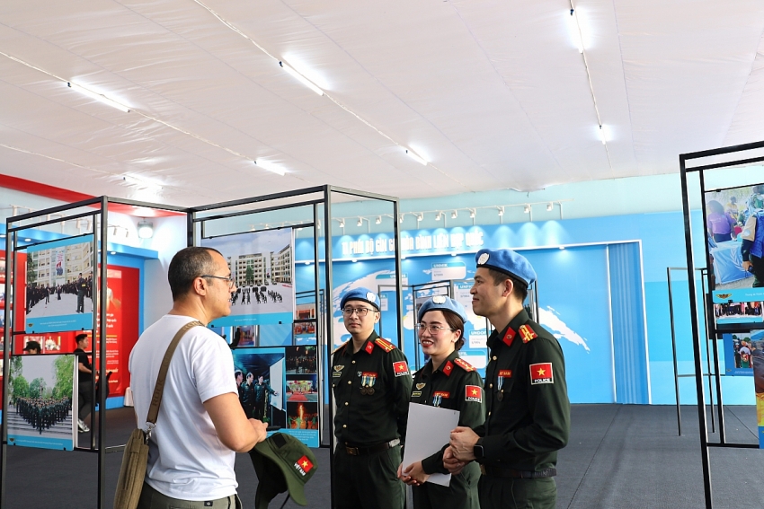 Triển lãm “80 năm An ninh nhân dân - Lá chắn thầm lặng” thu hút đông đảo công chúng