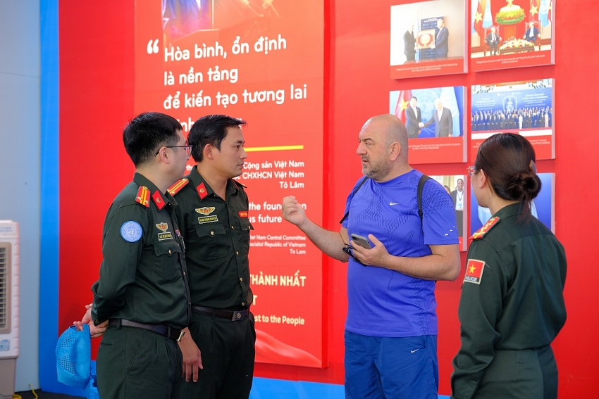 Triển lãm “80 năm An ninh nhân dân - Lá chắn thầm lặng” thu hút đông đảo công chúng