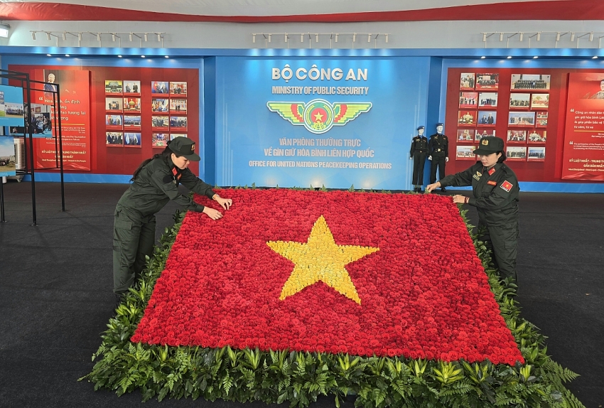 Triển lãm “80 năm An ninh nhân dân - Lá chắn thầm lặng” thu hút đông đảo công chúng