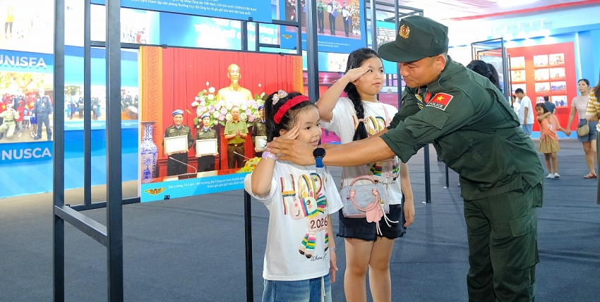 Triển lãm “80 năm An ninh nhân dân - Lá chắn thầm lặng” thu hút đông đảo công chúng