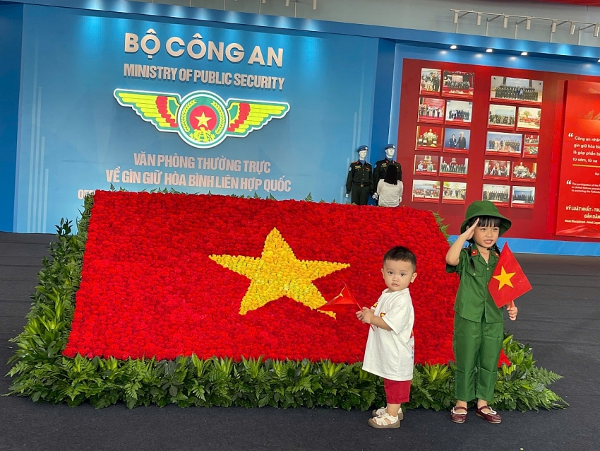 Triển lãm “80 năm An ninh nhân dân - Lá chắn thầm lặng” thu hút đông đảo công chúng