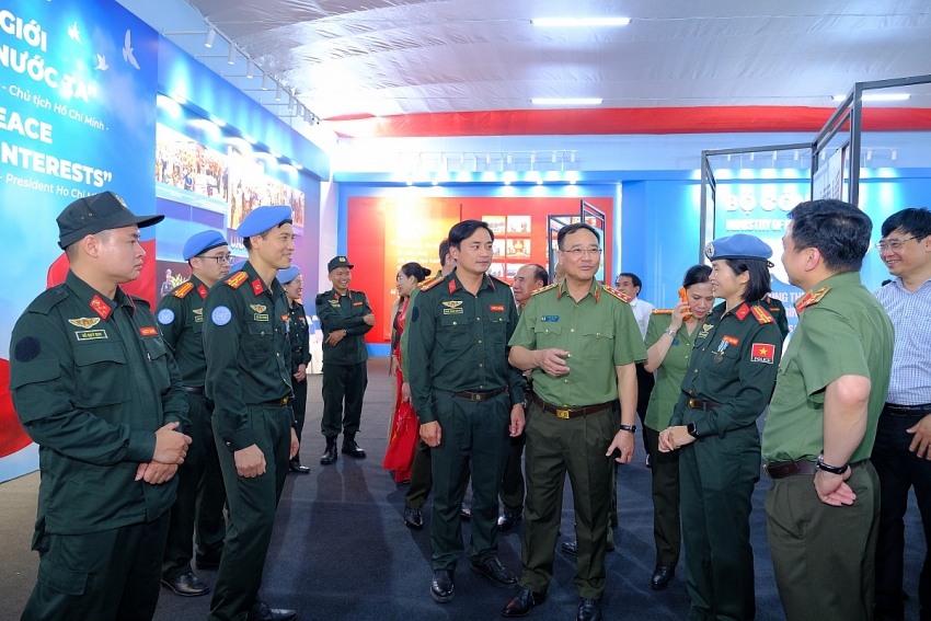 Triển lãm “80 năm An ninh nhân dân - Lá chắn thầm lặng” thu hút đông đảo công chúng