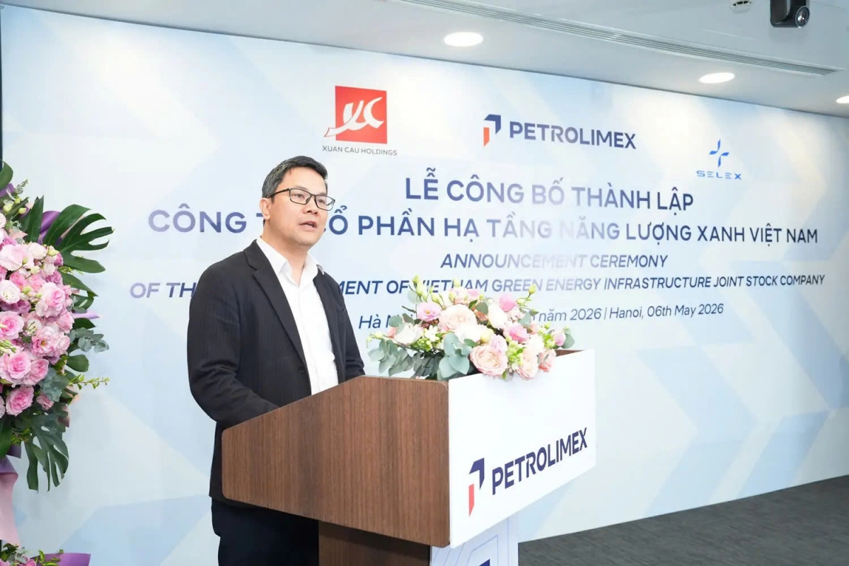 Ông Nguyễn Hữu Phước Nguyên đại diện lãnh đạo CTCP Hạ tầng Năng lượng Xanh Việt Nam phát biểu 