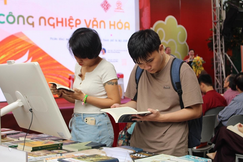 GEN READ: Không gian văn hóa đọc độc đáo của nhóm sinh viên Báo chí