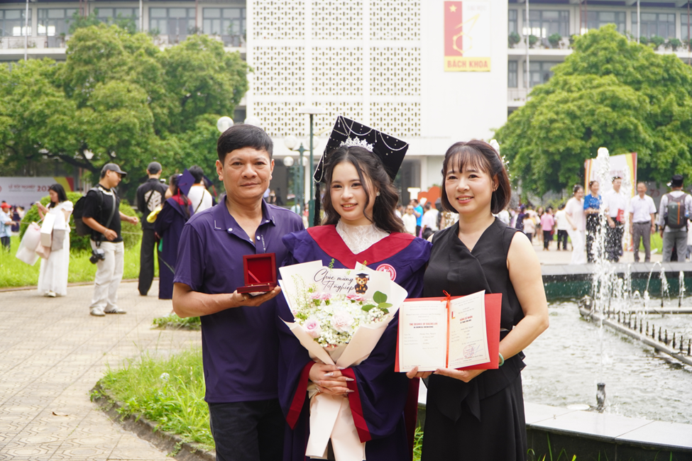 Cô gái Bách Khoa chọn chỗ khó để đi