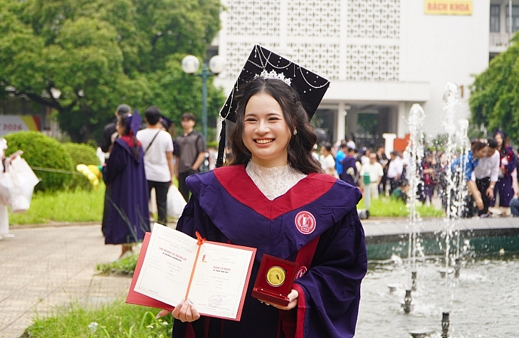 Cô gái Bách Khoa chọn chỗ khó để đi