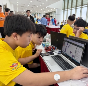 Robot Leanbot: rèn luyện học sinh phổ thông học cách đưa AI vào giải quyết bài toán thực tế