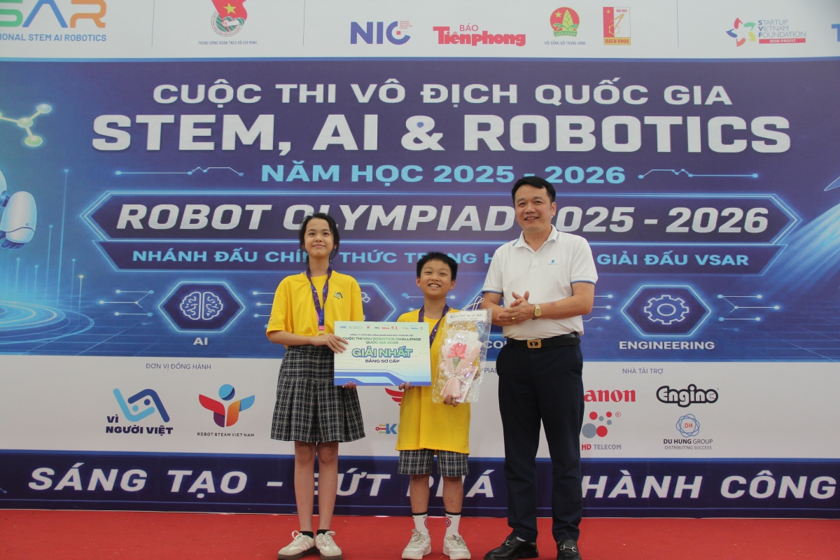 Robot Olympiad: rèn luyện học sinh phổ thông học cách đưa AI vào giải quyết bài toán thực tế