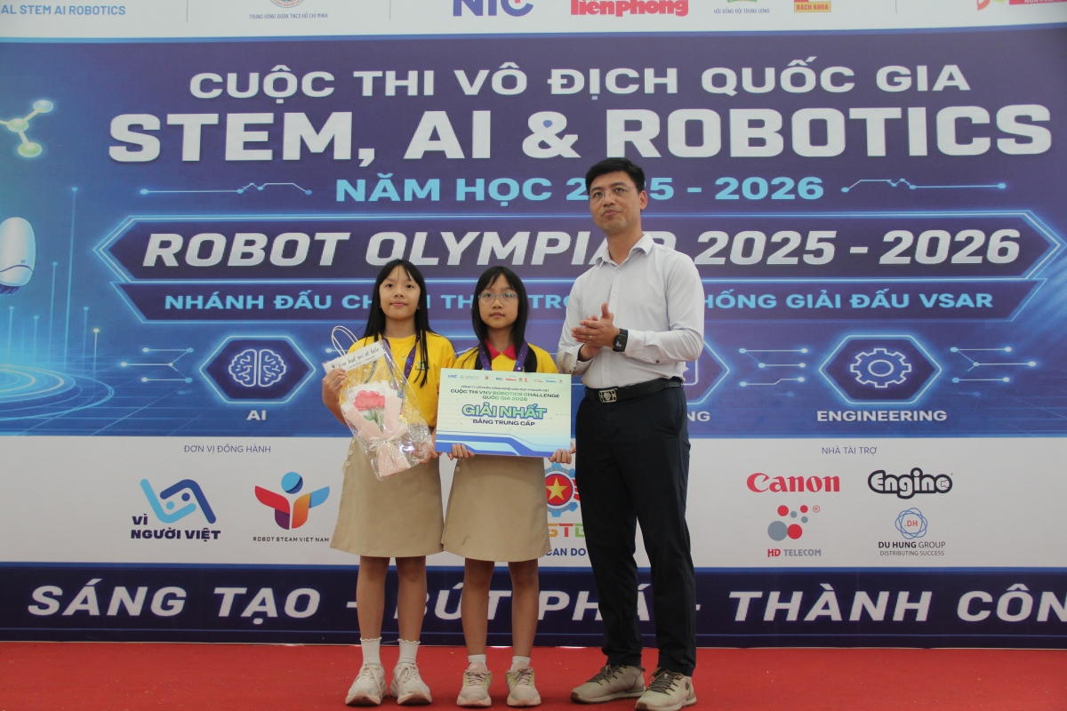 Robot Olympiad: rèn luyện học sinh phổ thông học cách đưa AI vào giải quyết bài toán thực tế