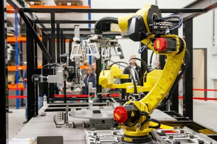 Vai trò của Cờ lê đóng đầu cong trong ngành Robot hiện đại