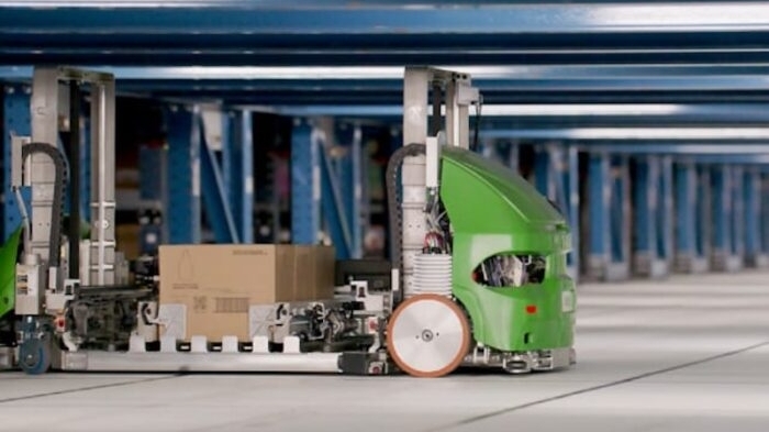 Symbotic xử lý hơn 2 tỷ kiện hàng khi nhu cầu AI vật lý tăng mạnh