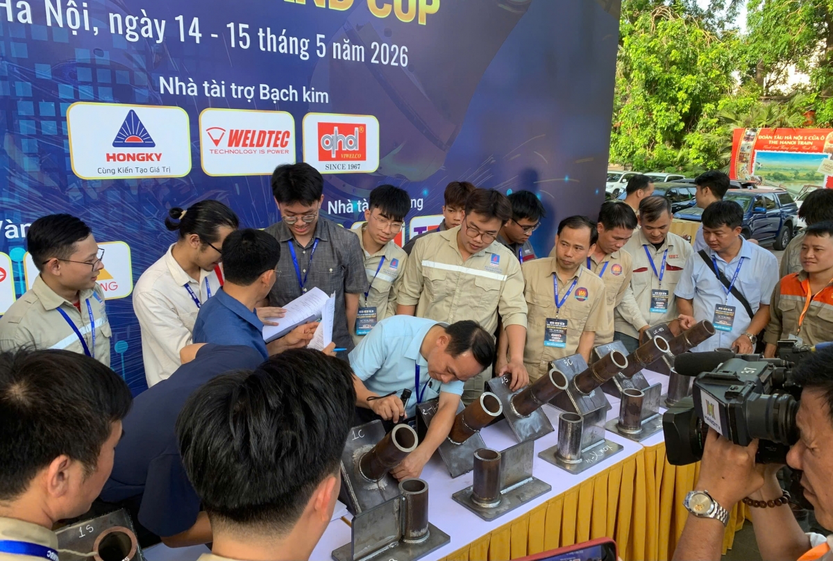 Các đội thi đang tập trung với phần thi.