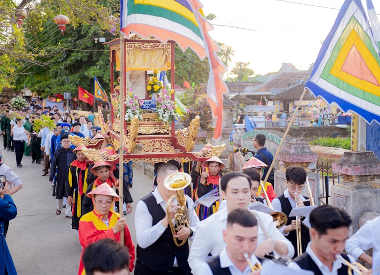 Lễ hội làng Dương Nỗ-nơi Chủ tịch Hồ Chí Minh sinh sống, học tập thời niên thiếu