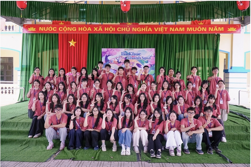 Hạ Khúc Thanh Ngân: Tủ sách cho em, lan tỏa tri thức và yêu thương