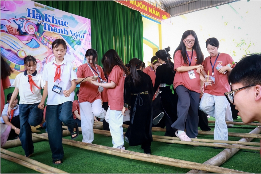 Hạ Khúc Thanh Ngân: Tủ sách cho em, lan tỏa tri thức và yêu thương