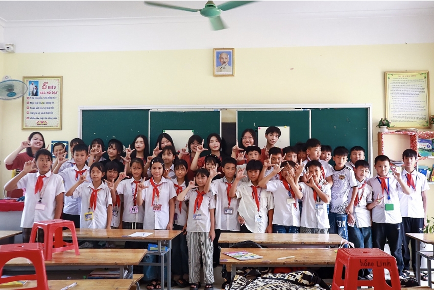 Hạ Khúc Thanh Ngân: Tủ sách cho em, lan tỏa tri thức và yêu thương