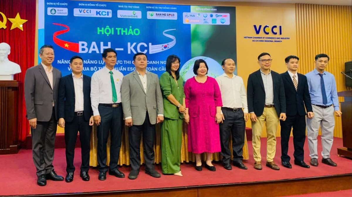 Chuyên gia trong lĩnh vực ESG, đại diện các cơ quan quản lý, hiệp hội ngành nghề, doanh nghiệp tại hội thảo