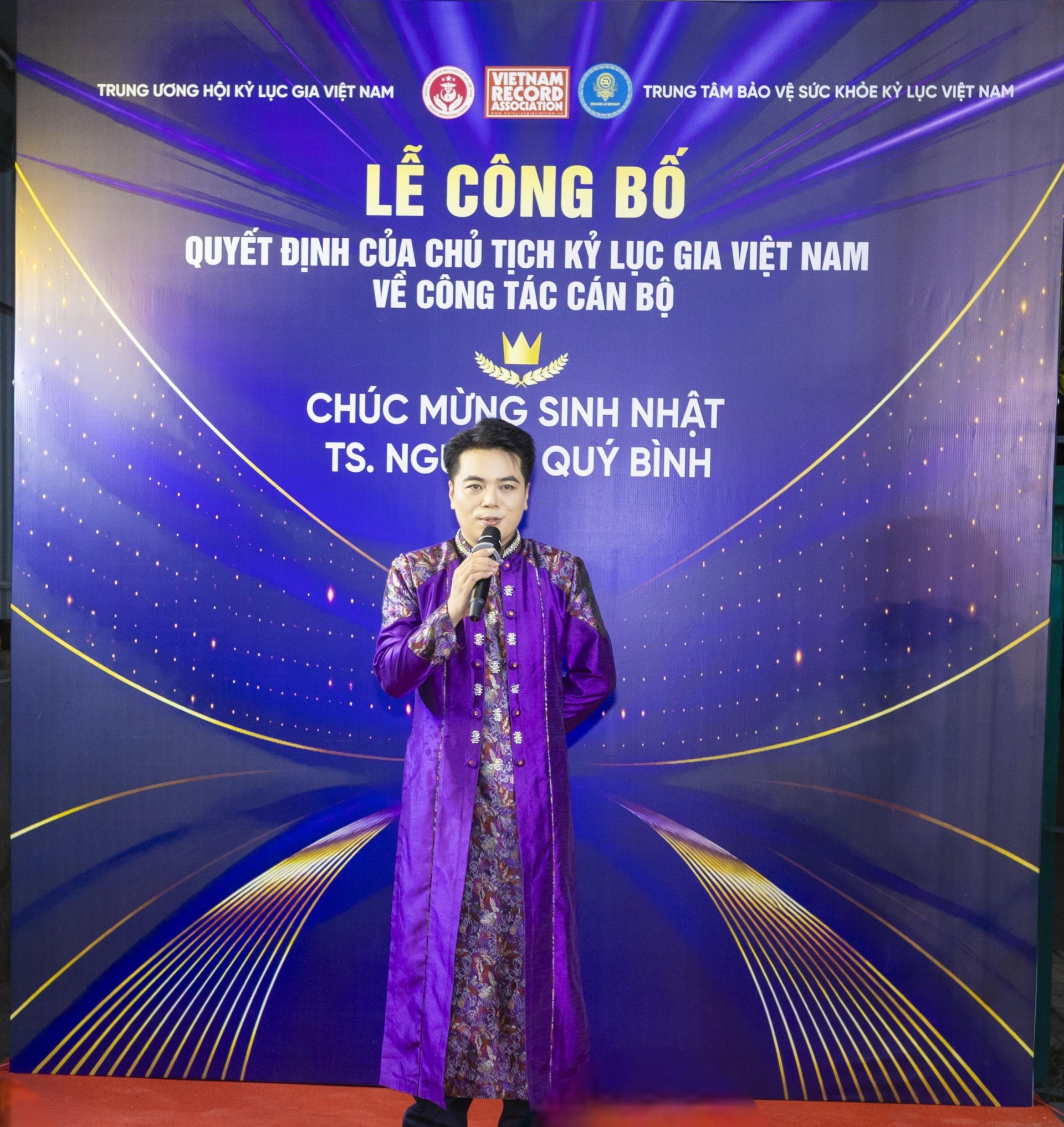 Lễ công bố quyết định bổ nhiệm Phó Giám đốc trung tâm chăm sóc sức khỏe kỷ lục Việt Nam
