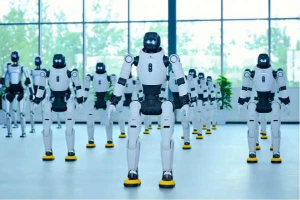 200 robot hình người đồng loạt xuất xưởng tại Trung Quốc