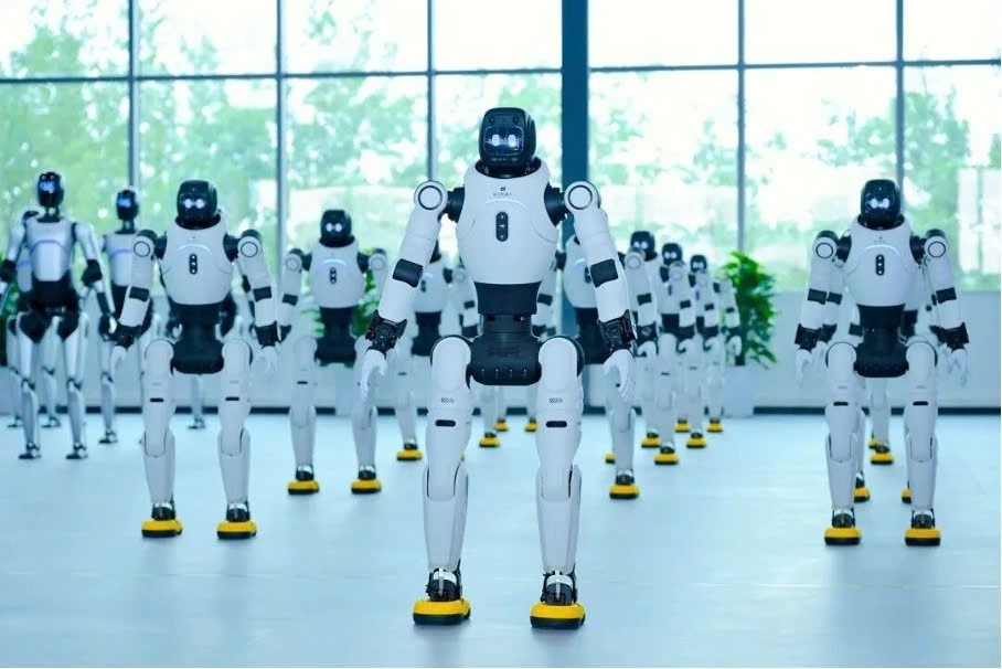 200 robot hình người đồng loạt xuất xưởng tại Trung Quốc