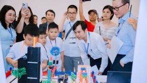 Học sinh hào hứng tranh tài Robot đá bóng, Drone và AI tại Giải Vô địch IYRC Việt Nam 2026