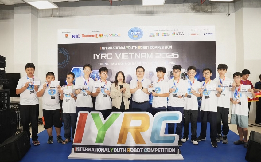Học sinh hào hứng tranh tài Robot đá bóng, Drone và AI tại Giải Vô địch IYRC Việt Nam 2026