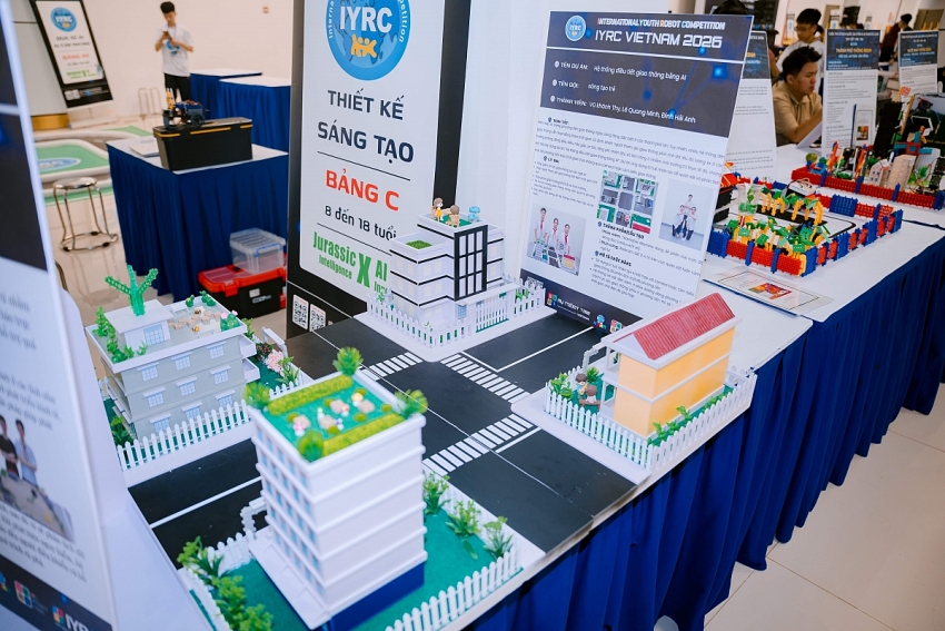 Học sinh hào hứng tranh tài Robot đá bóng, Drone và AI tại Giải Vô địch IYRC Việt Nam 2026