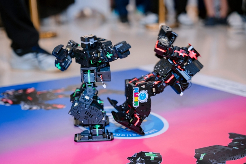 Học sinh hào hứng tranh tài Robot đá bóng, Drone và AI tại Giải Vô địch IYRC Việt Nam 2026