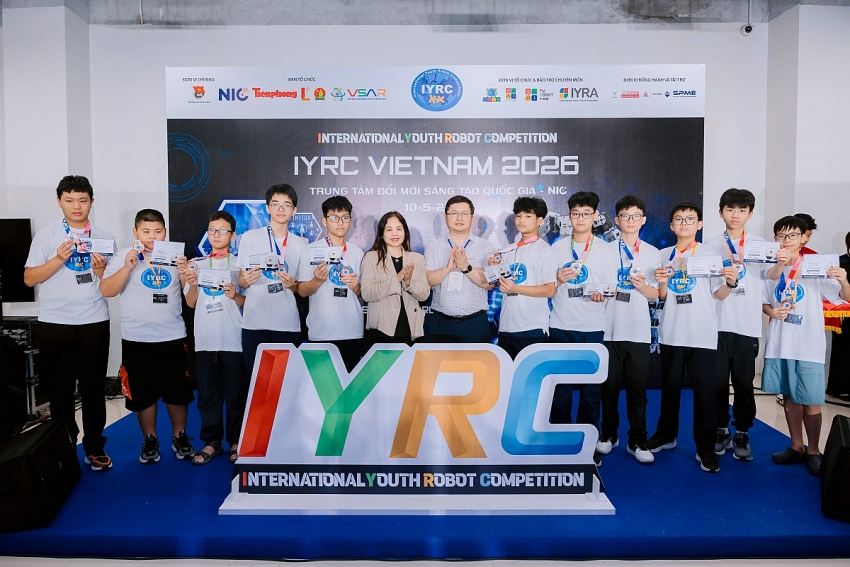 Học sinh hào hứng tranh tài Robot đá bóng, Drone và AI tại Giải Vô địch IYRC Việt Nam 2026