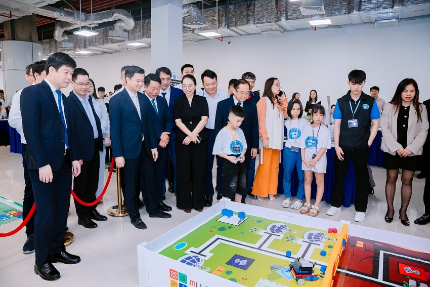 Học sinh hào hứng tranh tài Robot đá bóng, Drone và AI tại Giải Vô địch IYRC Việt Nam 2026