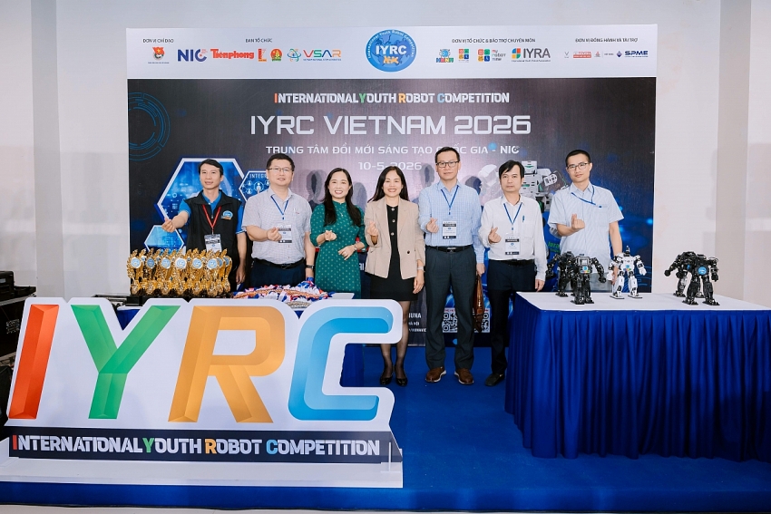 Học sinh hào hứng tranh tài Robot đá bóng, Drone và AI tại Giải Vô địch IYRC Việt Nam 2026