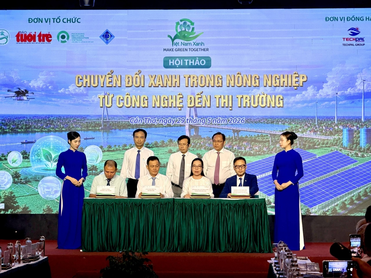 Lễ ký kết hợp tác giữa doanh nghiệp, trường đại học, tổ chức khoa học công nghệ và đơn vị phân phối nhằm hình thành chuỗi liên kết từ nghiên cứu, cung ứng đầu vào, ứng dụng công nghệ, tổ chức sản xuất đến phân phối sản phẩm ra thị trường