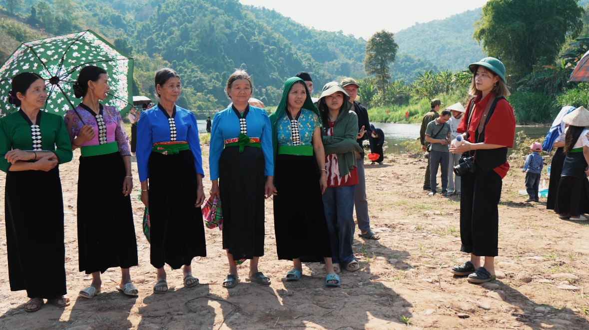 Hành trình đưa văn hoá Việt ra thế giới của cô gái dân tộc Thái