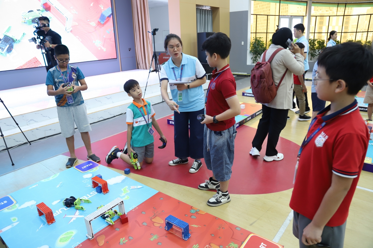 Tinh thần Fair-play xuyên suốt cuộc tranh tài Robotics tại STEAMCUP ASIA 2026