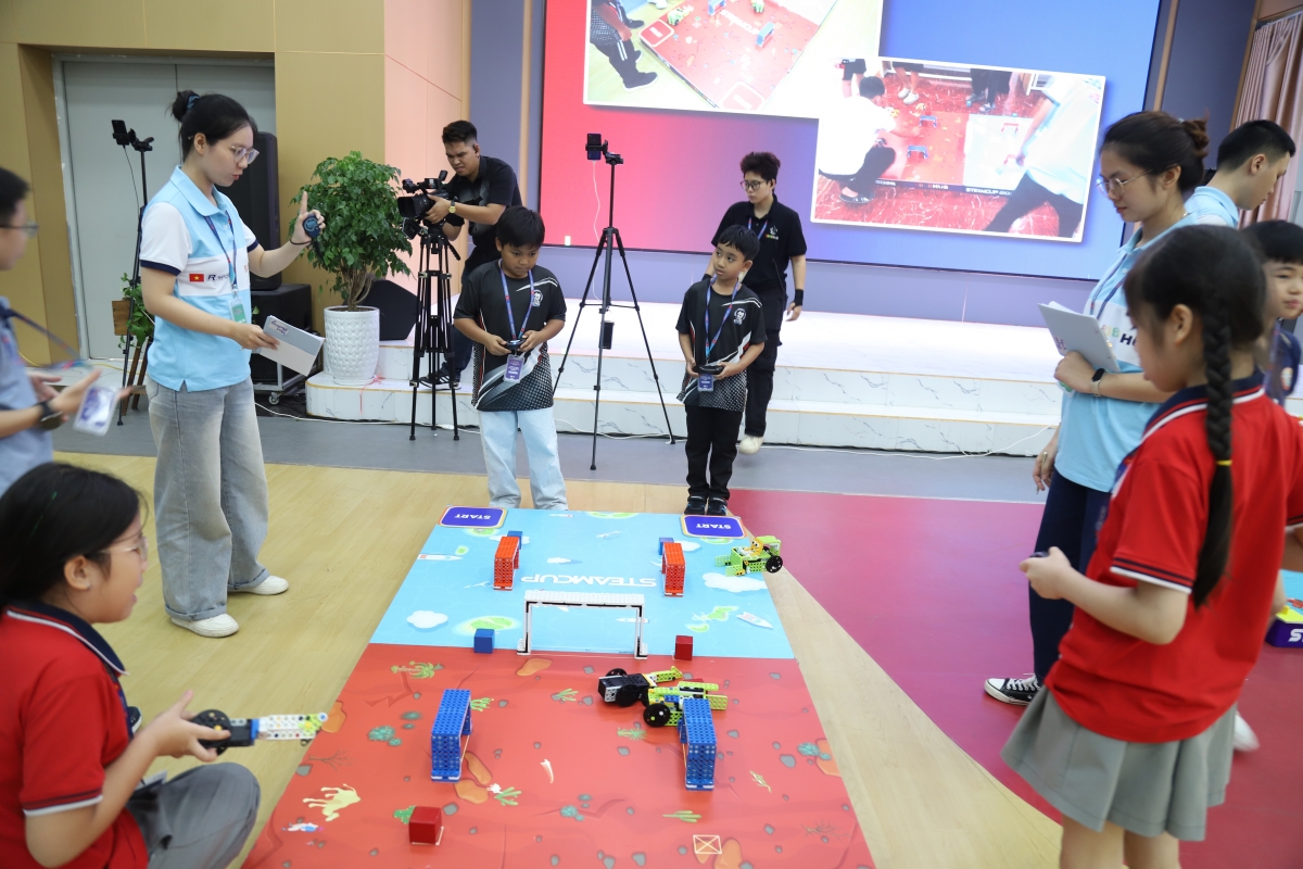 Tinh thần Fair-play xuyên suốt cuộc tranh tài Robotics tại STEAMCUP ASIA 2026