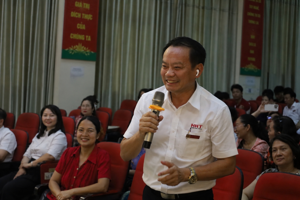 NGƯT.TS Phạm Xuân Khánh - Bí thư Đảng ủy, Hiệu trưởng Trường Cao đẳng Công nghệ cao Hà Nội chia sẻ tại hội thảo