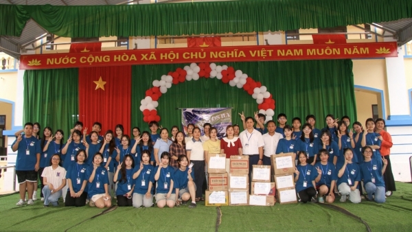 Hành trình "nhặt sao", "thắp trời" của CLB Sách THPT Chuyên Nguyễn Huệ