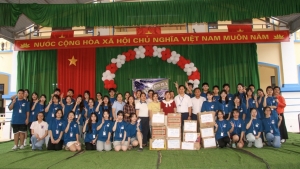 Hành trình "nhặt sao", "thắp trời" của CLB Sách THPT Chuyên Nguyễn Huệ
