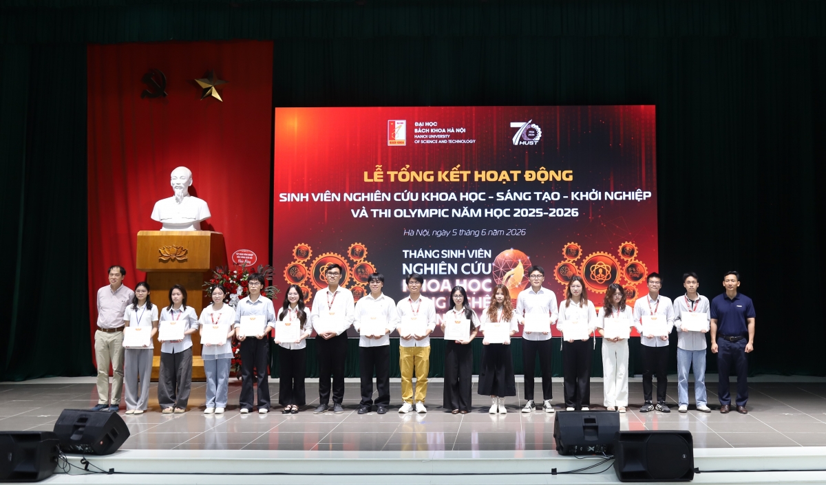 Đại học Bách khoa Hà Nội long trọng trao giải cho hơn 700 đề tài nghiên cứu khoa học