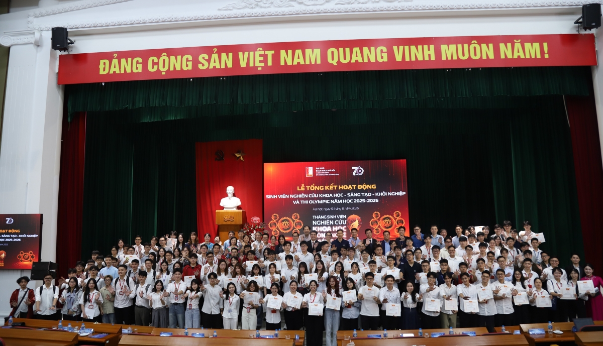 Đại học Bách khoa Hà Nội long trọng trao giải cho hơn 700 đề tài nghiên cứu khoa học