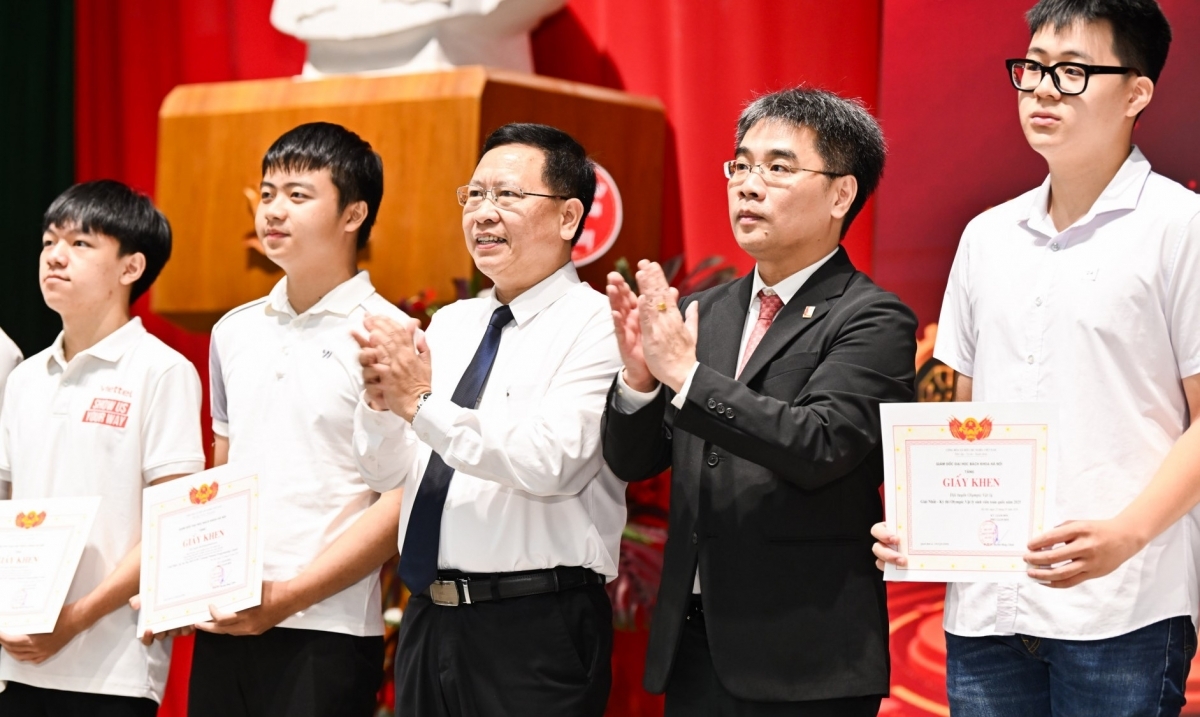 Đại học Bách khoa Hà Nội long trọng trao giải cho hơn 700 đề tài nghiên cứu khoa học