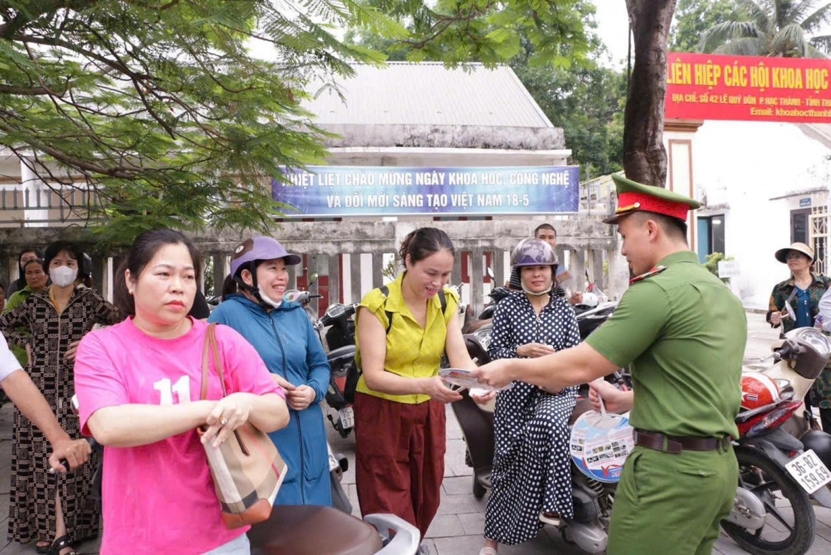 Hơn 1,2 triệu thí sinh cả nước bước vào ngày đầu Kỳ thi tốt nghiệp THPT 2026 an toàn, nghiêm túc
