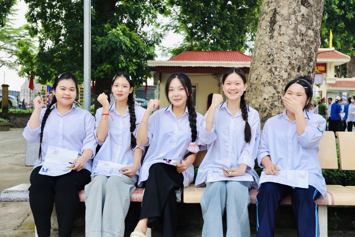 Hơn 1,2 triệu thí sinh cả nước bước vào ngày đầu Kỳ thi tốt nghiệp THPT 2026 an toàn, nghiêm túc