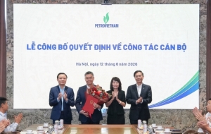 Petrovietnam công bố và trao quyết định Phó Bí thư Đảng ủy và Phó Tổng Giám đốc Tập đoàn