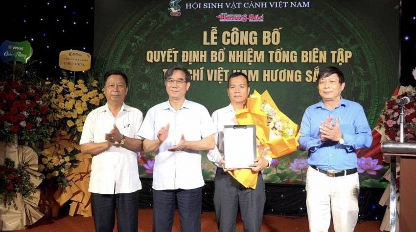 Nhà báo Lê Doãn Hưng được bổ nhiệm giữ chức Tổng Biên tập Tạp chí Việt Nam Hương sắc Nhà báo Lê Doãn Hưng được bổ nhiệm giữ chức Tổng Biên tập Tạp chí Việt Nam Hương sắc